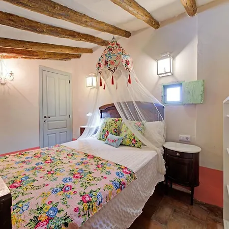 Hébergement de vacances With Private Pool, Cleaning Included Fraga