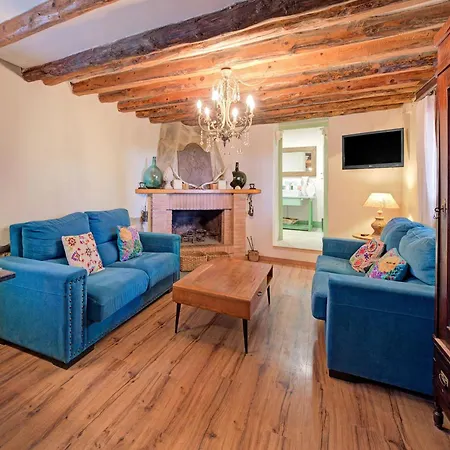 With Private Pool, Cleaning Included Hébergement de vacances *