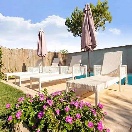 Hébergement de vacances With Private Pool, Cleaning Included *