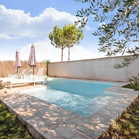 With Private Pool, Cleaning Included Hébergement de vacances *