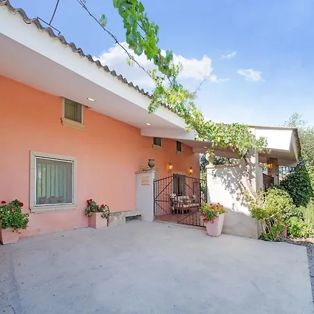 With Private Pool, Cleaning Included Hébergement de vacances