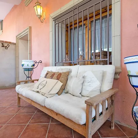 With Private Pool, Cleaning Included Hébergement de vacances *